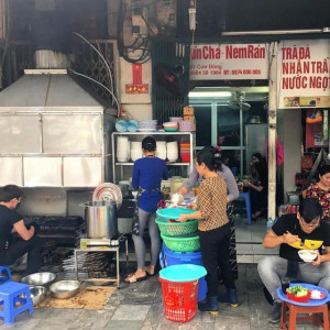Bún chả 41 Cửa Đông - Kinh nghiệm mua hàng và thái độ của chủ quán
