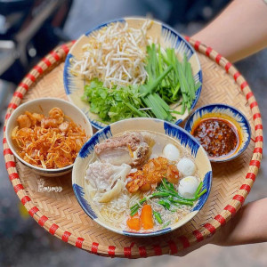 Hôm Nay Mời Các Chị Ăn Hoành Thánh Nước Cùng Em 🤗