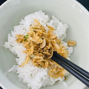 Bữa Cơm Nhà Em Trong Ngày Bão Đây Các Bác Ạ,