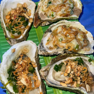 Hàu nướng 7k siêu ngon ở chợ Vĩnh Phúc